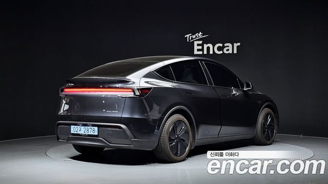 Tesla Model Y Long Range AWD - фото 0