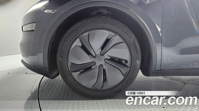 Tesla Model Y Long Range AWD - фото 3