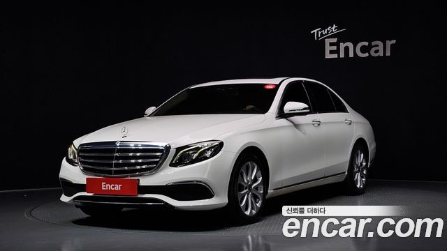 Mercedes-Benz E-Class W213 E220d Exclusive - фото 0