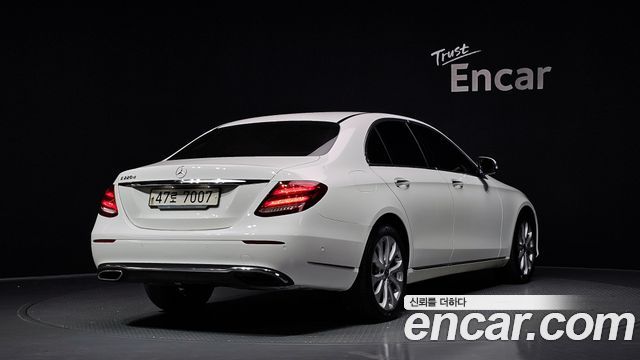 Mercedes-Benz E-Class W213 E220d Exclusive - фото 1