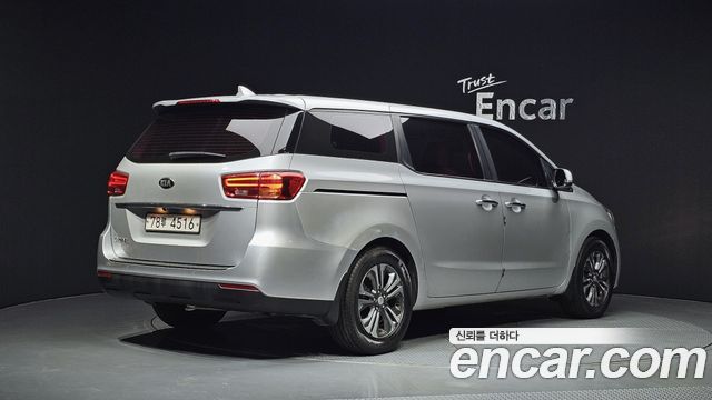 Kia Carnival Новый 11-Seater Deluxe - фото 1