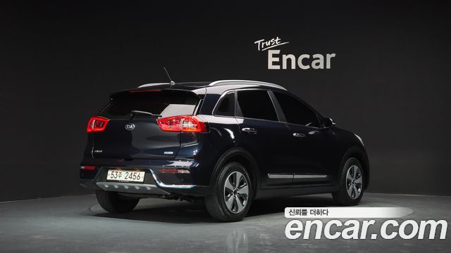 Kia Niro 1.6 Plug-in HEV Prestige - фото 0