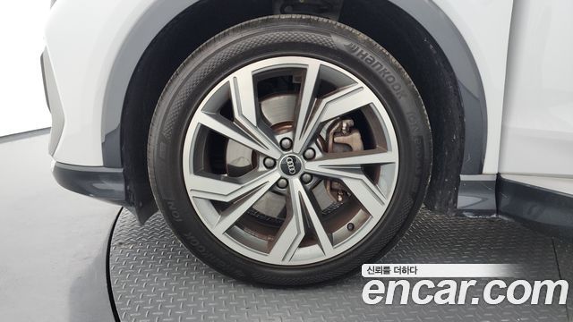 Audi Q4 e-tron F4 40 Premium Sportback - фото 3
