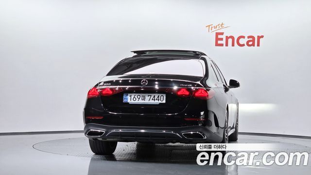 Mercedes-Benz E-Class W214 E300 4MATIC AMG Line - фото 2
