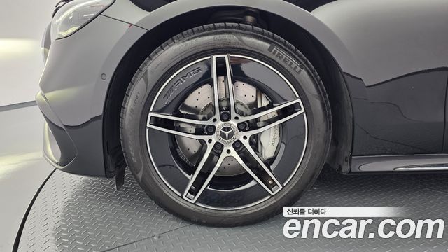 Mercedes-Benz E-Class W214 E300 4MATIC AMG Line - фото 3