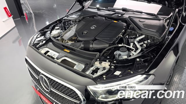 Mercedes-Benz E-Class W214 E300 4MATIC AMG Line - фото 4