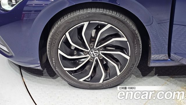 Volkswagen Golf 8-го поколения 2.0 TDI Prestige - фото 4