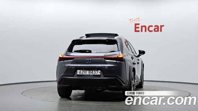 Lexus UX 2.0 AWD - фото 2