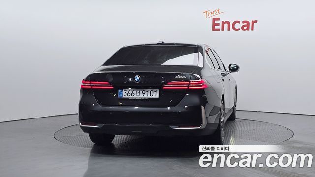 BMW 5-Series G60 520i - фото 2