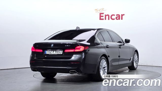 BMW 5-Series G30 530i xDrive Luxury - фото 1