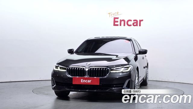 BMW 5-Series G30 530i xDrive Luxury - фото 2