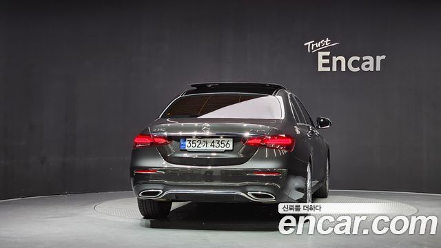 Mercedes-Benz E-Class W213 E350 4MATIC AMG Line - фото 3