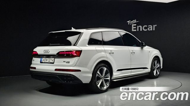 Audi Q7 55 TFSI Quattro Premium - фото 1