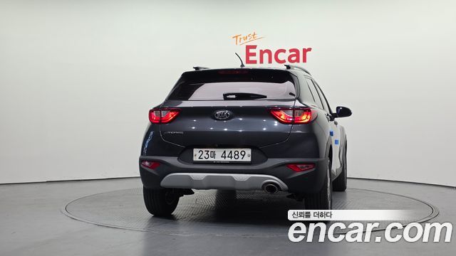 Kia Stonic Diesel 1.6 Deluxe - фото 3