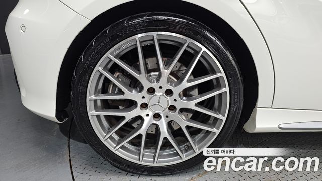 Mercedes-Benz A-Class W176 A45 AMG 4MATIC - фото 4