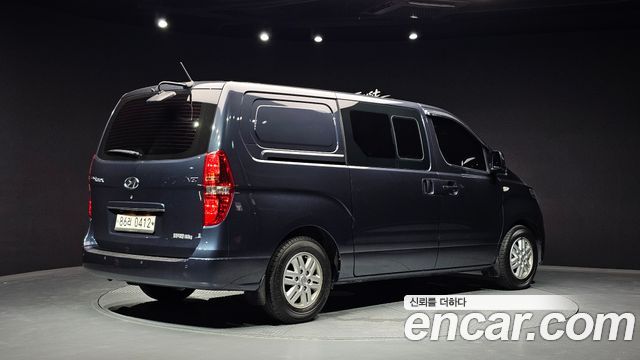 Hyundai Starex Новый Van 5-Seater Modern - фото 1