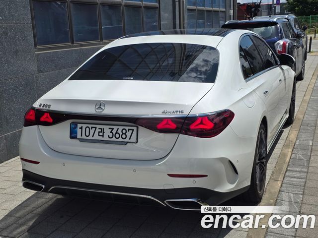 Mercedes-Benz E-Class W214 E300 4MATIC AMG Line - фото 3