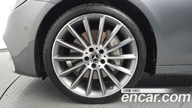 Mercedes-Benz E-Class W213 E350 4MATIC AMG Line - фото 4