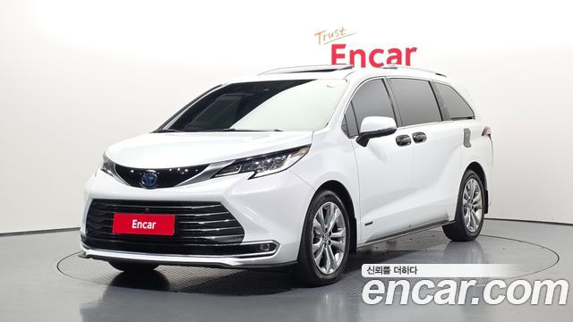 Toyota Sienna 4-го поколения 2.5 Hybrid 2WD - фото 0
