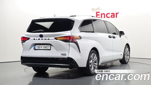 Toyota Sienna 4-го поколения 2.5 Hybrid 2WD - фото 1