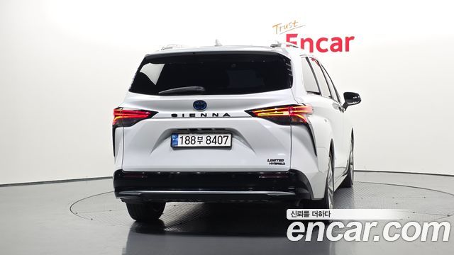 Toyota Sienna 4-го поколения 2.5 Hybrid 2WD - фото 3