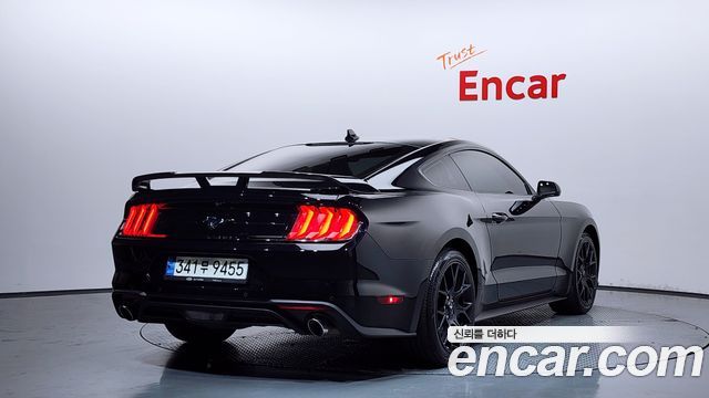 Ford Mustang Coupe - фото 1