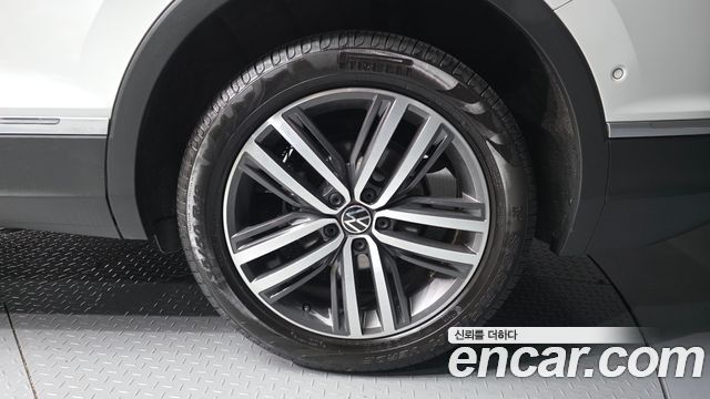 Volkswagen Tiguan 2.0 TSI Prestige - фото 4