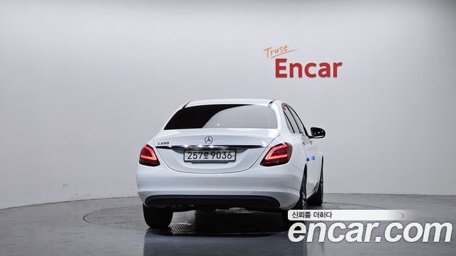Mercedes-Benz C-Class W205 C200 - фото 3