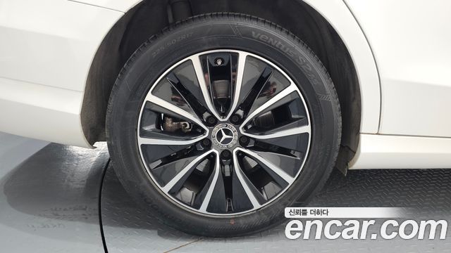 Mercedes-Benz C-Class W205 C200 - фото 4