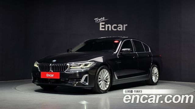 BMW 5-Series G30 520i Luxury - фото 0