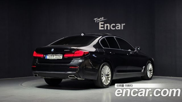 BMW 5-Series G30 520i Luxury - фото 1