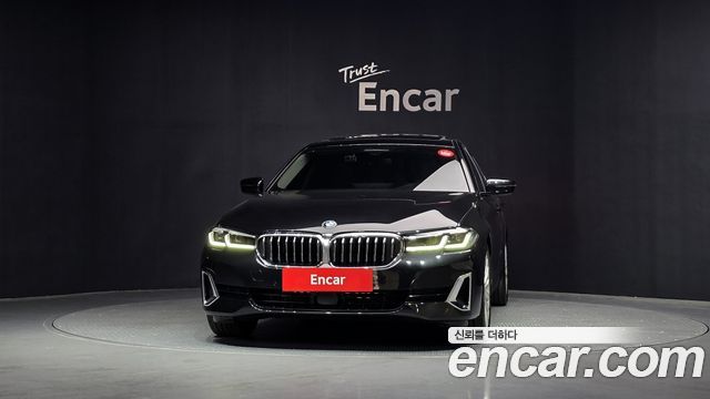 BMW 5-Series G30 520i Luxury - фото 2
