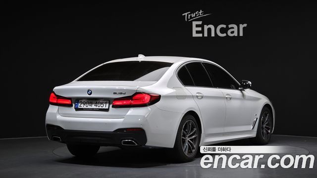 BMW 5-Series G30 523d M Sport - фото 1