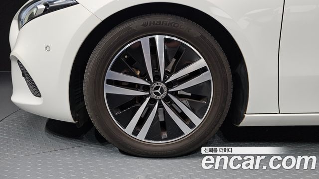 Mercedes-Benz A-Class W177 A220 Sedan - фото 4