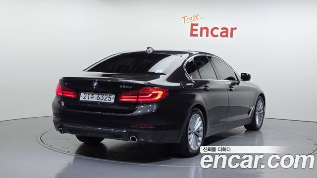 BMW 5-Series G30 520d xDrive Luxury Plus - фото 1