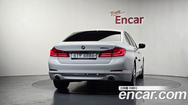 BMW 5-Series G30 520d Luxury Special Edition - фото 3