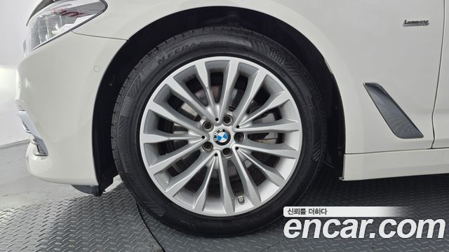 BMW 5-Series G30 520d Luxury Special Edition - фото 4