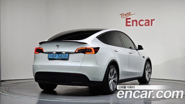 Tesla Model Y Long Range AWD - фото 1