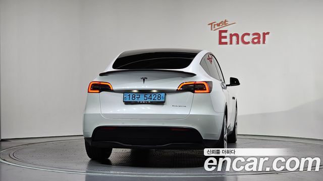 Tesla Model Y Long Range AWD - фото 3