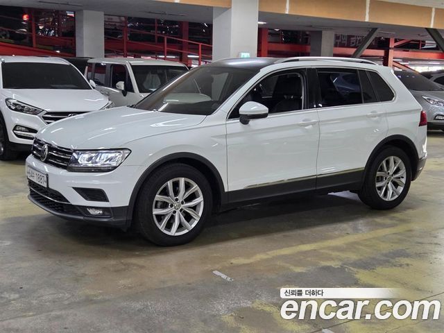 Volkswagen Tiguan 2-го поколения 2.0 TDI Premium - фото 0