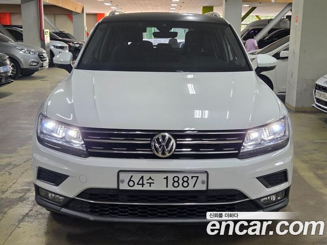 Volkswagen Tiguan 2-го поколения 2.0 TDI Premium - фото 1