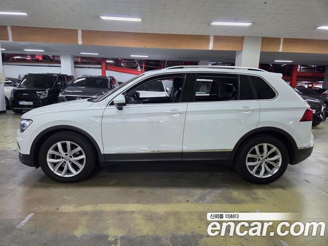 Volkswagen Tiguan 2-го поколения 2.0 TDI Premium - фото 2