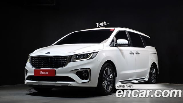 Kia Carnival Новый 9-Seater Luxury - фото 0