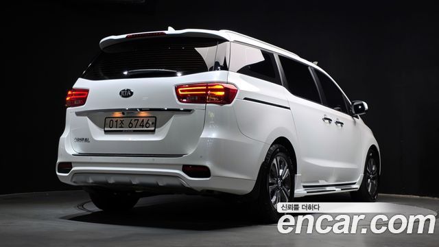 Kia Carnival Новый 9-Seater Luxury - фото 1