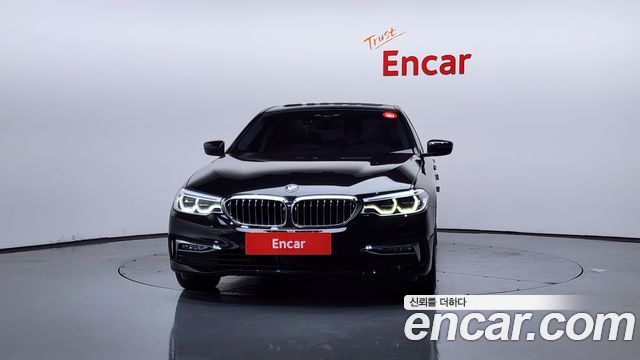 BMW 5-Series G30 530i Luxury Plus - фото 2