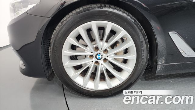 BMW 5-Series G30 530i Luxury Plus - фото 4