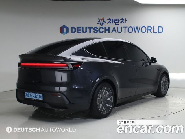 Tesla Model Y L Long Range AWD - фото 1