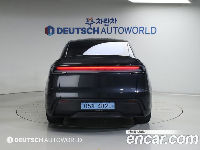 Tesla Model Y L Long Range AWD - фото 3