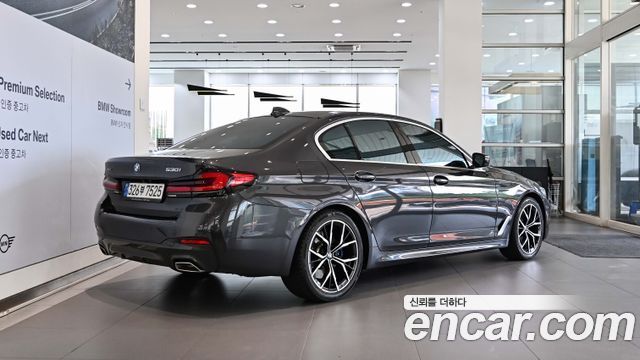 BMW 5-Series G30 530i xDrive M Sport Package - фото 1