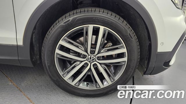 Volkswagen Tiguan 2.0 TSI Prestige - фото 4